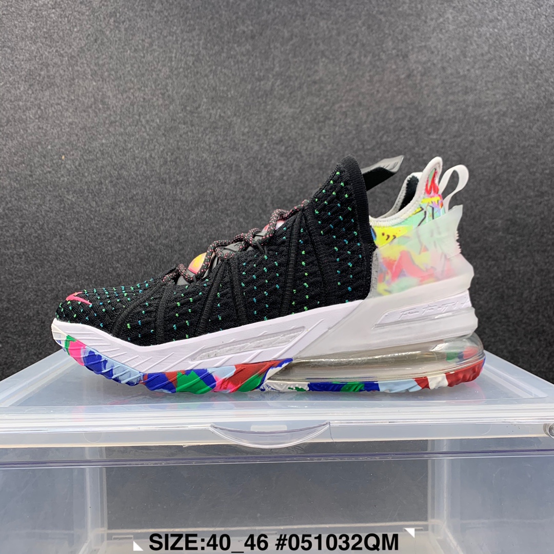 スニーカー   Nike LeBron 18   靴　ファッションシューズ   何でも似合う