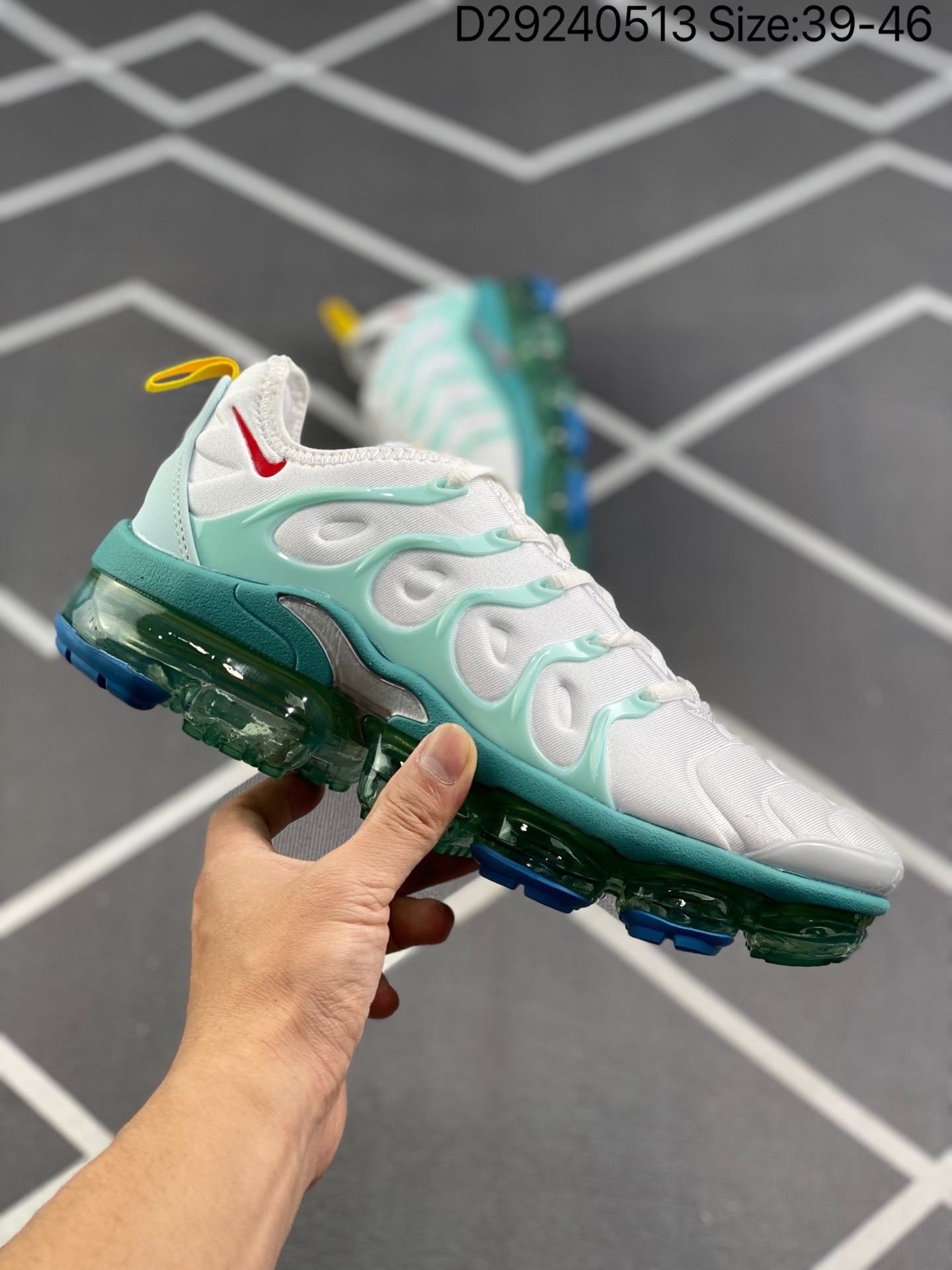 NIKE VAPORMAX PLUS BETRUE