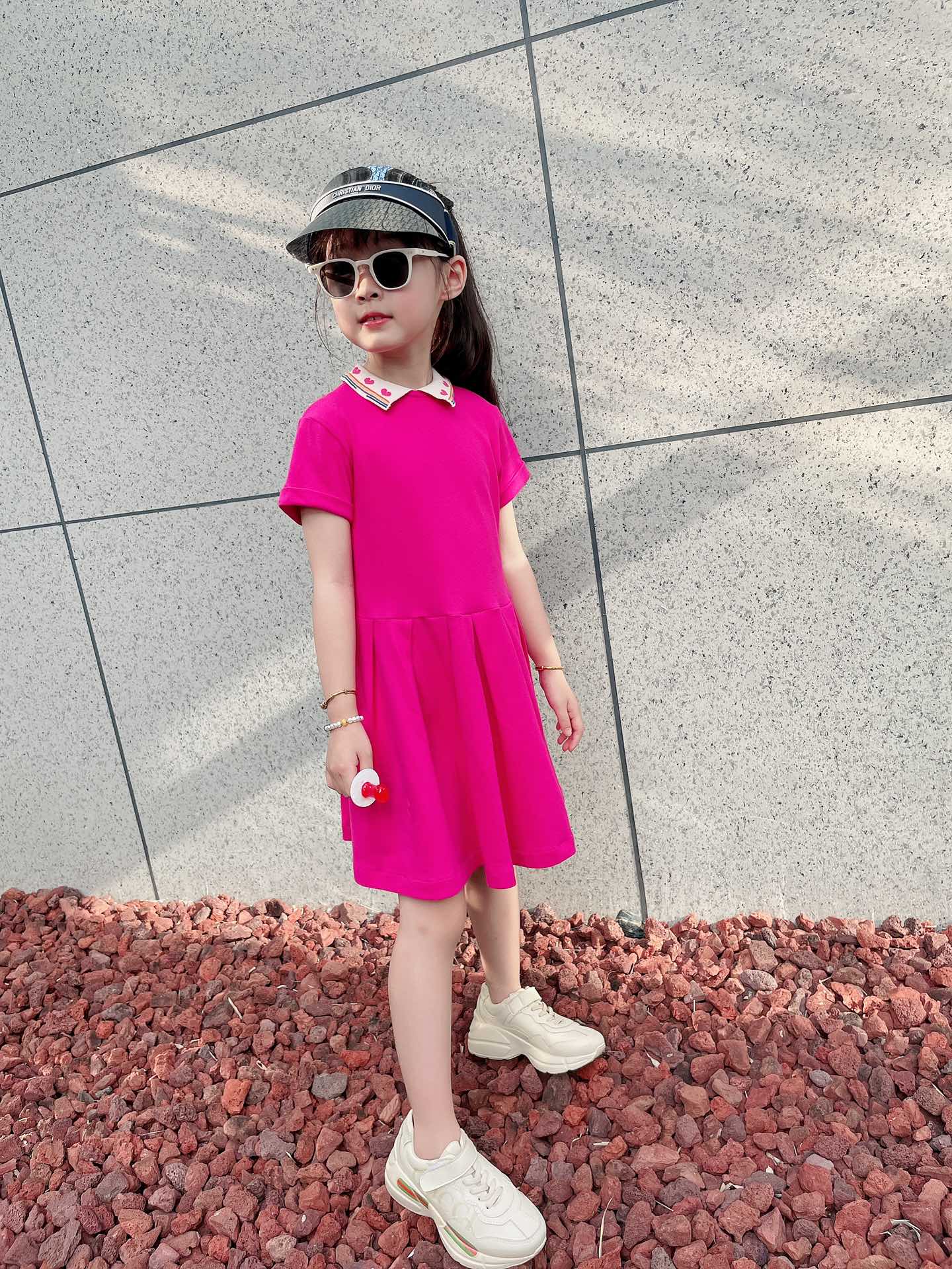 GUCCI  　子供服　女の子ワンピース　クラシックラブピーターラペルカレッジスタイル