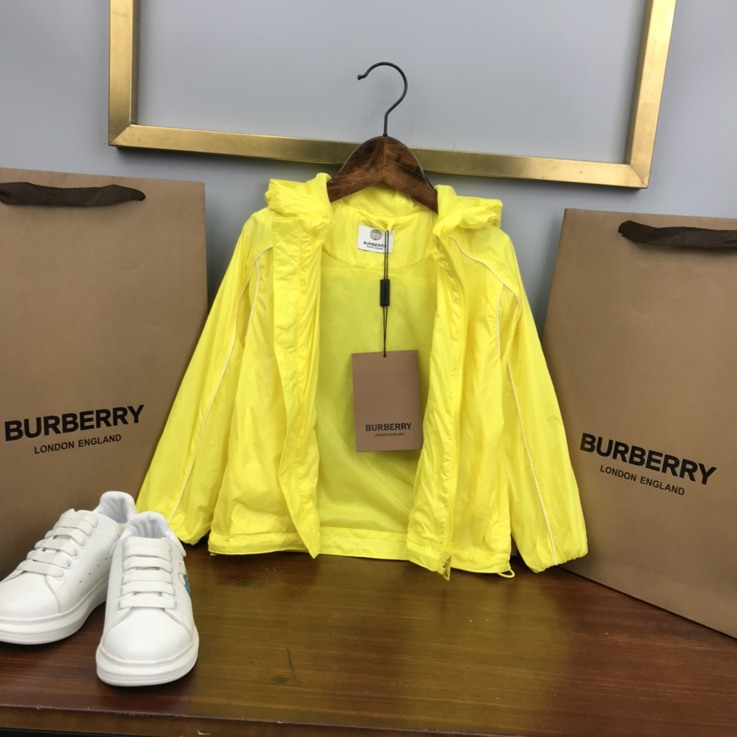 BURBERRY【バーバリー】 子供服    春秋　オーバーコート   100-160cm