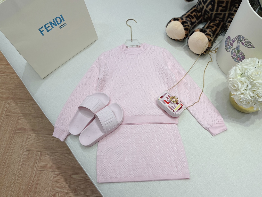 FENDI【フェンディ】レディース 子供服 　キッズ　セットアップ　長袖＋スカート　秋冬　親子　90-170cm